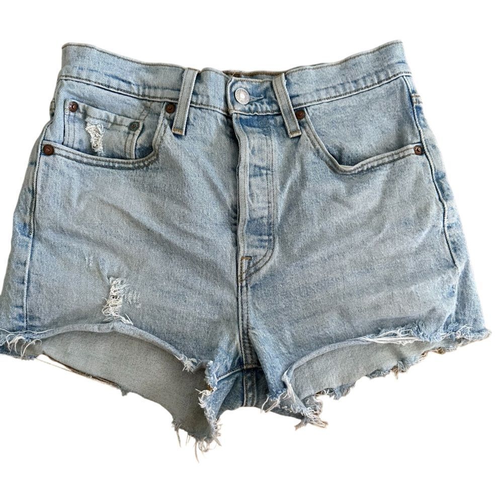 Levi’s ~ 501’s denim cut off shorts ~ light wash ~ size 28